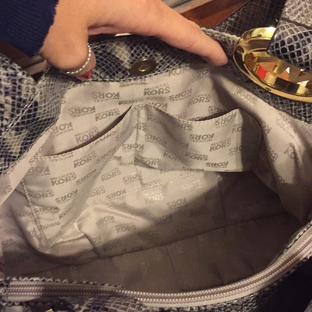 Michael Kors snakeskin leather tote, comes with matching wallet! EUC - Picture 6 of 8